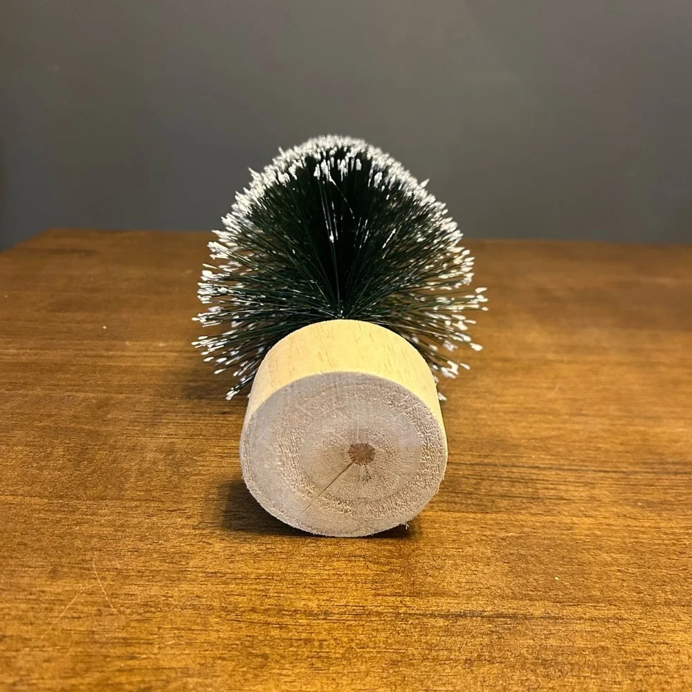 Elegant Green Holiday Tree Decoration